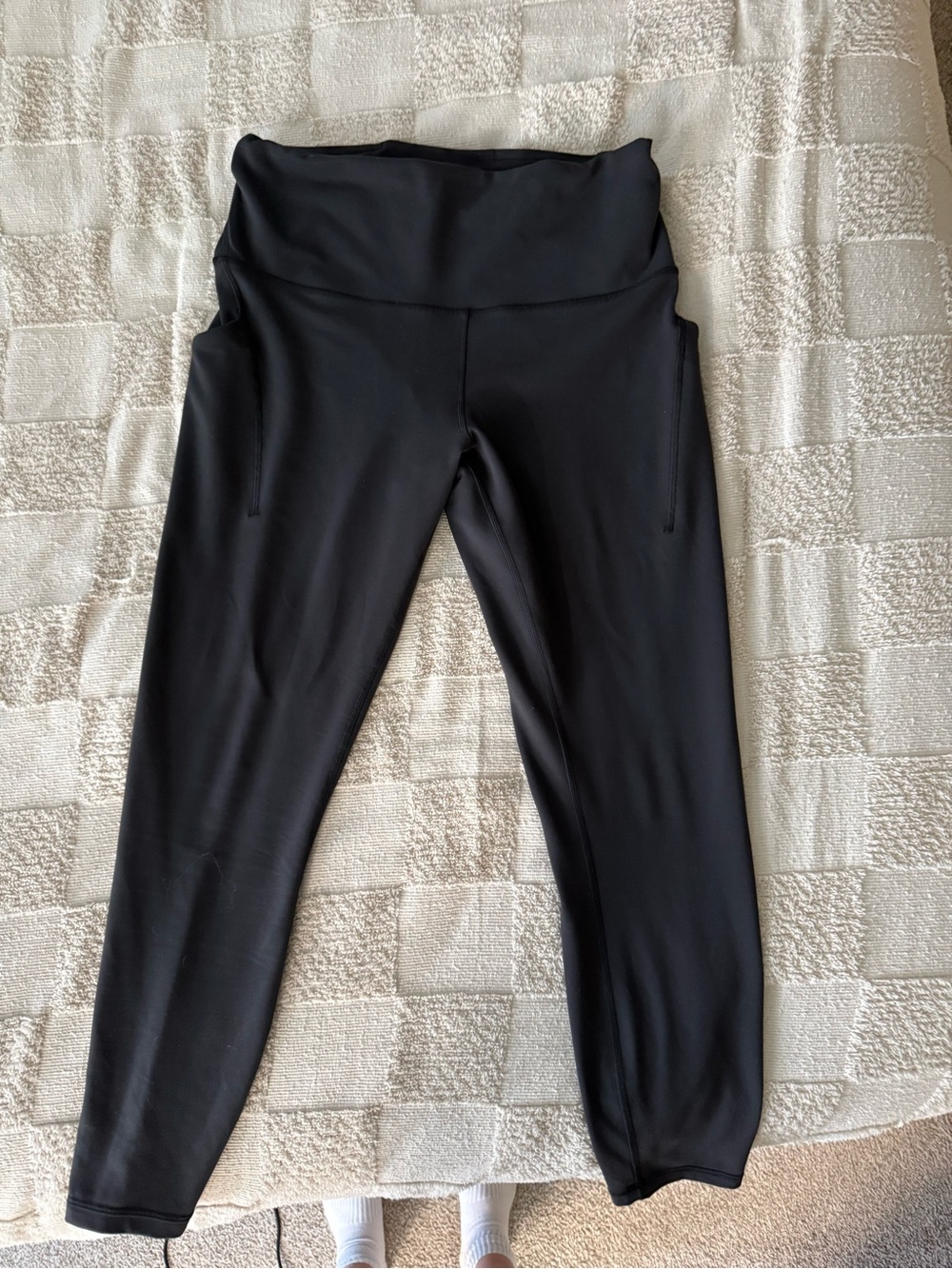 Lululemon Wunder Train 25” with pockets